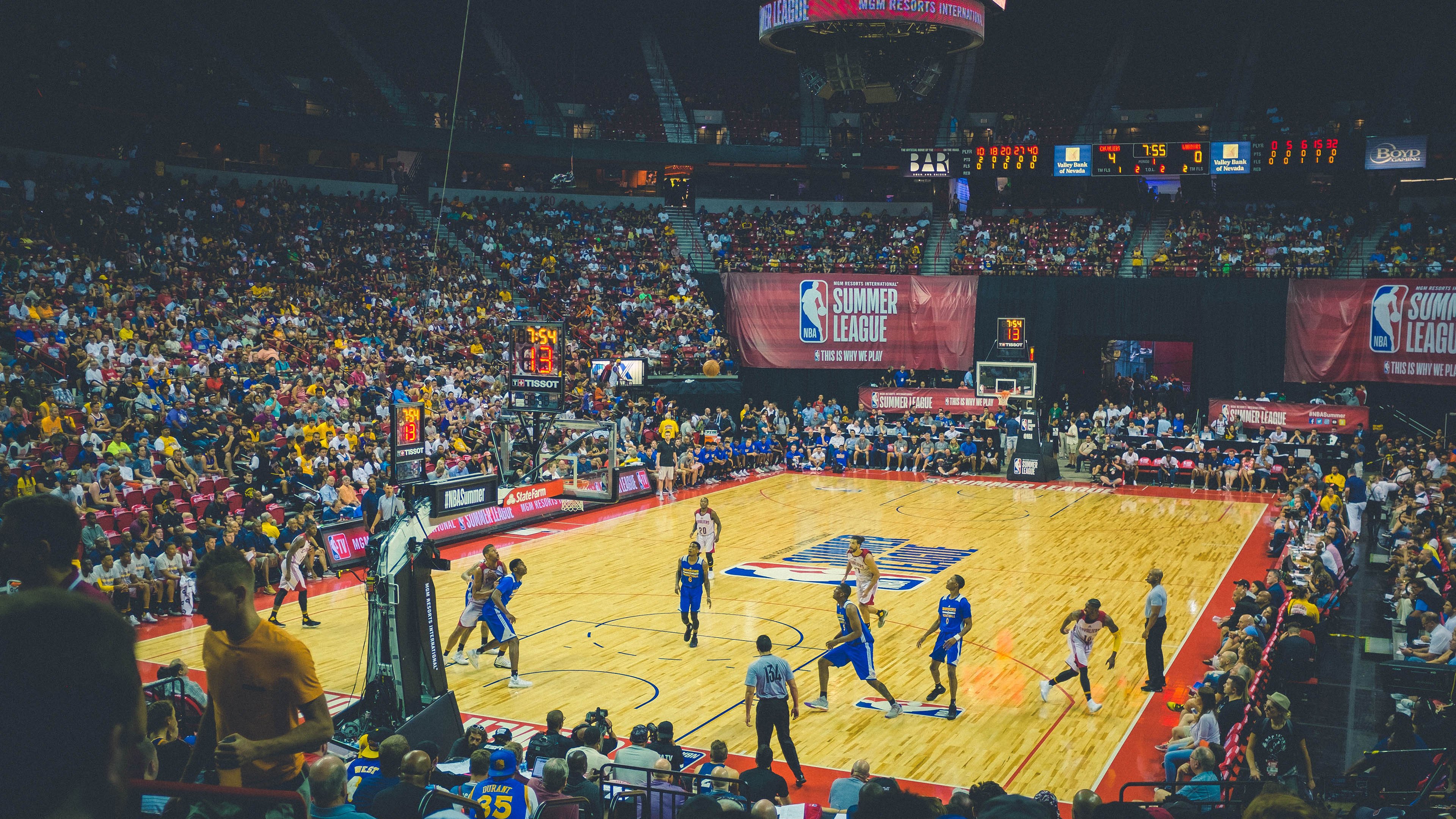 九游娱乐官方-滑雪运动进入社区成为冬季体育亮点，滑雪活动简报