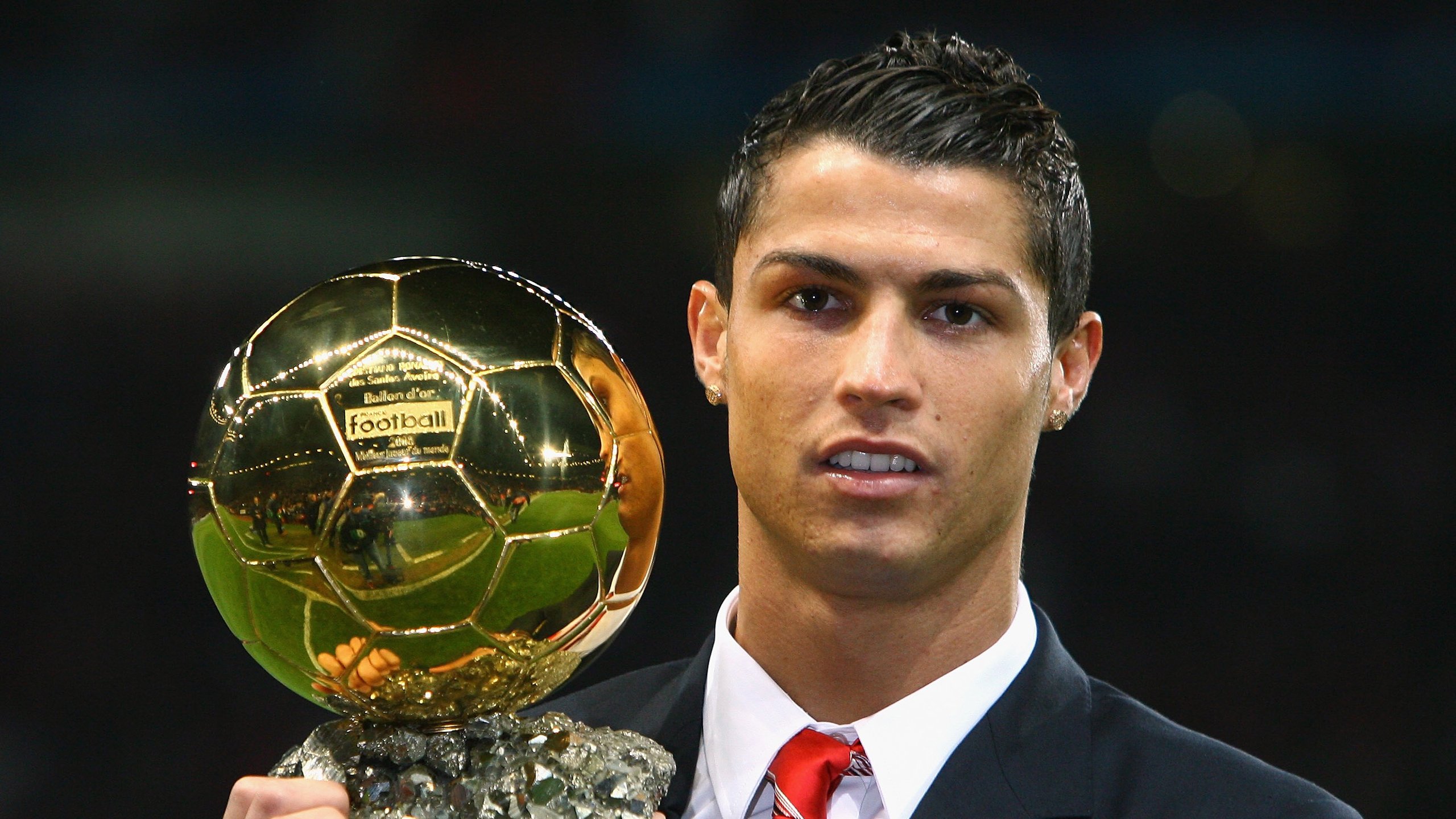 九游娱乐在线-球员公益行动，助力贫困儿童追逐足球梦，公益足球标语